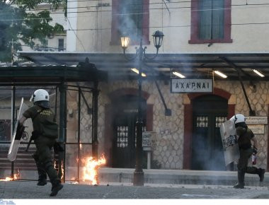 Εικόνες & ήχοι από Ράκα και Μοσούλη στο Μενίδι - Δεκάδες σφαίρες πέφτουν στα σπίτια - «Μέτρα» (;) από κυβέρνηση (βίντεο)